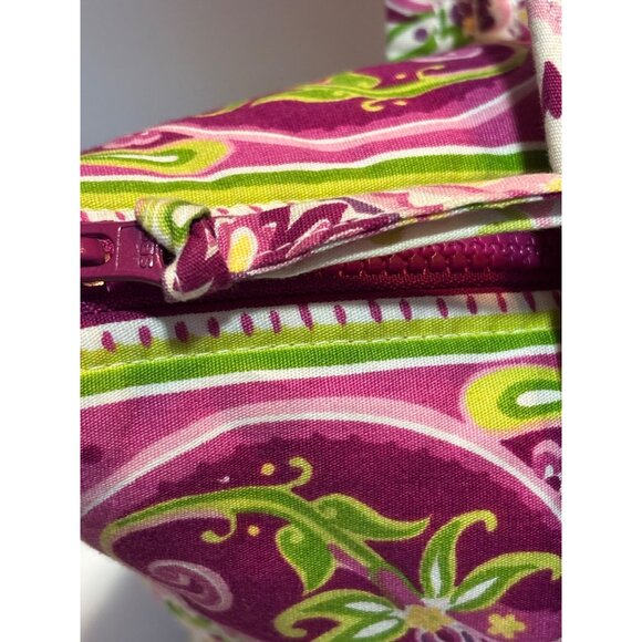 Quilted Pink Paisley Floral Tote Bag With Zipper Closure & Interior Pockets - Picture 7 of 10